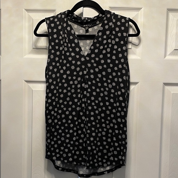 Tops - Black and White Sleeveless Top